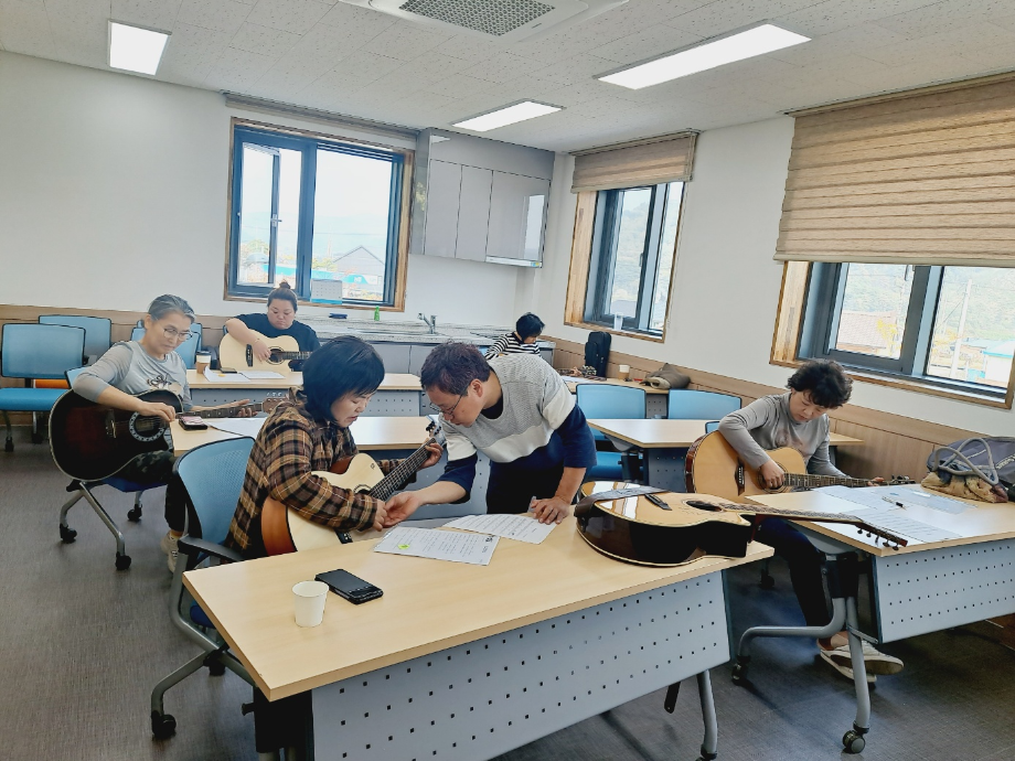 2023 사곡면 하반기 프로그램 "통기타 퉁기며 랄랄라" 이미지