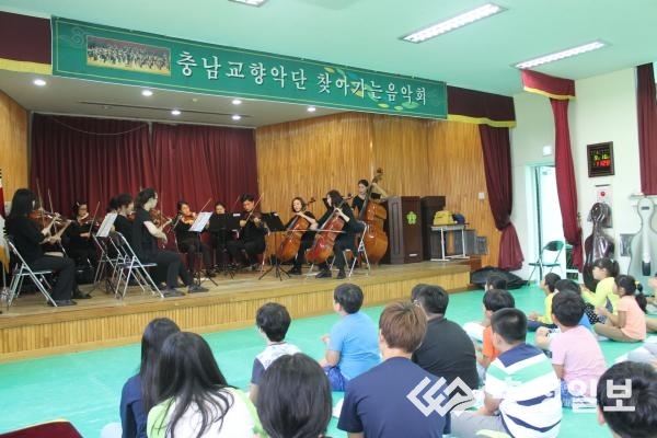 예산 시량초에 오케스트라 <충남교향악단 초청 음악회> 이미지